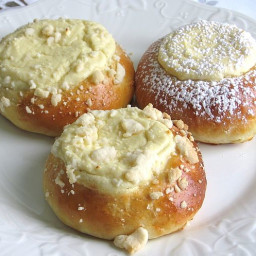 Polish Cheese Sweet Rolls Recipe - Drozdzowki z Serem