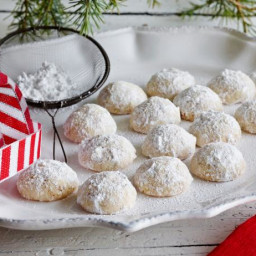 Polvorones (Mexican Wedding Cookies)