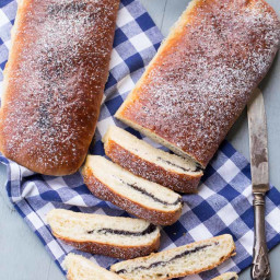 POPPY SEED AND CREAM CHEESE ROLL