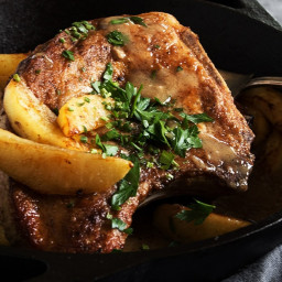 Pork Chops with Apples and Cider Pan Sauce