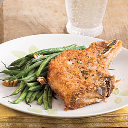 pork-chops-with-roasted-green-beans-and-pecans-1312796.jpg