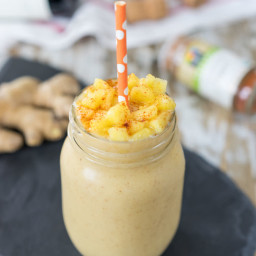 Post-Holiday Spicy Pineapple Detox Smoothie
