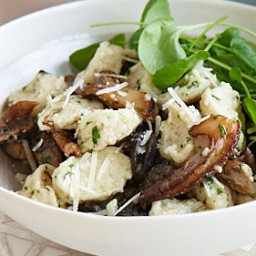 potato-gnocchi-with-garlic-butter-mushrooms-and-snails-recipe-2808730.jpg