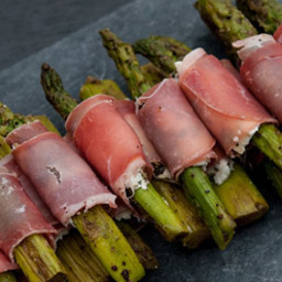 Prosciutto-Wrapped Asparagus with Goat Cheese