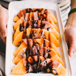 prosciutto wrapped cantaloupe with balsamic glaze