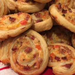 Puff Pastry Pinwheels with Bell Peppers, Cream Cheese, and Salami Recipe