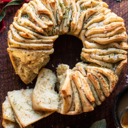 Pull-Apart Garlic Butter Bread Wreath.