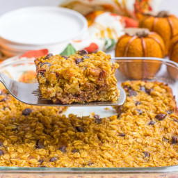Pumpkin baked oatmeal with chocolate chips