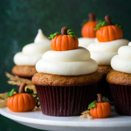 pumpkin-cupcakes-with-cream-cheese-frosting-2048651.jpg