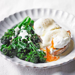Purple sprouting broccoli, poached eggs and hollandaise