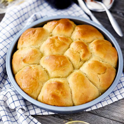 Quick and Easy Dinner Rolls (no knead, no mixer!)