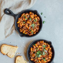 Quick and easy maple baked beans