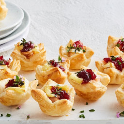 quick-chicken-cranberry-and-brie-canapes-3062492.jpg