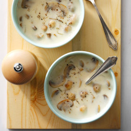 quick-cream-of-mushroom-soup-2052914.jpg