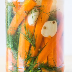 Quick Pickled Carrots with Garlic and Dill