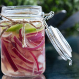 quick-pickled-red-onions-1665742.jpg
