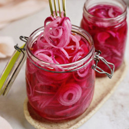 quick-pickled-red-onions-d42093.jpg