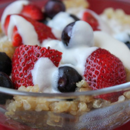 Quinoa, Oats and Berries Breakfast Bowl 