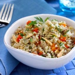 quinoa-pilaf-with-almonds-and-apricots-2219591.jpg