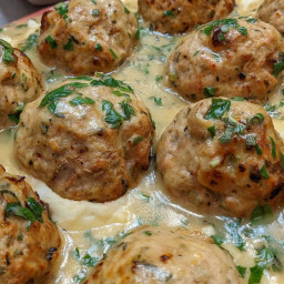 Rach Makes a Thanksgiving Dinner With a Turkey Meatball Twist