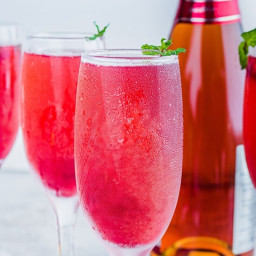 raspberry-bellini-champagne-cocktail-2959589.jpg