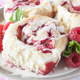 raspberry-cheesecake-sweet-rolls-2814311.jpg