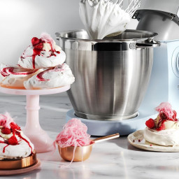 raspberry-meringues-with-vanilla-bean-mascarpone-2431690.jpg