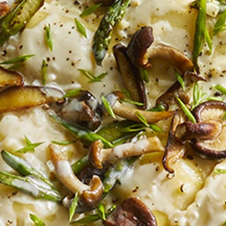 ravioli-with-creamy-mushrooms-and-asparagus-2543549.jpg