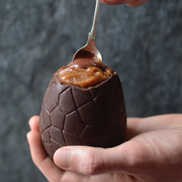 raw-chocolate-egg-filled-with-caramel-and-chocolate-mousse-1482979.jpg