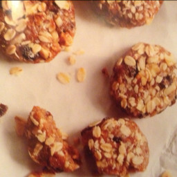 raw-oatmeal-walnut-raisin-cookie.jpg