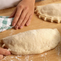 Recipe for calzones with tomato sauce