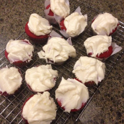 red-velvet-cupcakes-with-cream-chee-11.jpg