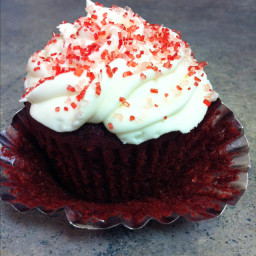 red-velvet-cupcakes-with-cream-chee-2.jpg