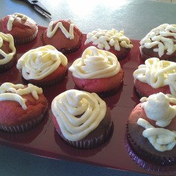 red-velvet-cupcakes-with-cream-chee-4.jpg