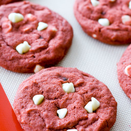 red-velvet-white-chocolate-chip-cookies-2143560.jpg
