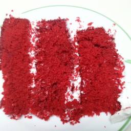 Red Velvet Cake with Snow White Frosting