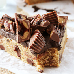 Reese’s Peanut Butter Chocolate Chip Cookie Cake
