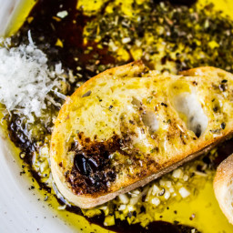 restaurant-style-olive-oil-and-balsamic-bread-dip-1497199.jpg