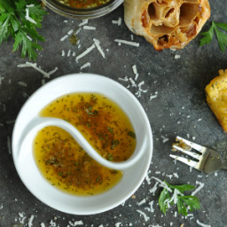 Restaurant-Style Olive Oil and Herb Bread Dip