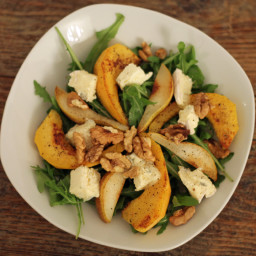 Rezept: Herbstlicher Salat mit Kürbis, Birne, Blauschimmelkäse und Walnüsse