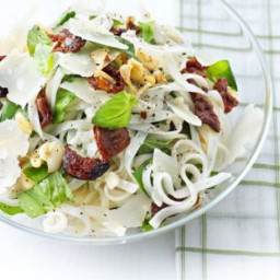 Rice noodles with sundried tomatoes, Parmesan and basil