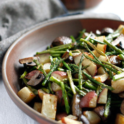 roast-asparagus-with-red-potatoes-and-mushroom-1949948.jpg