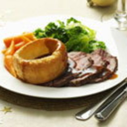 Roast beef, Yorkshire pudding and vegetables