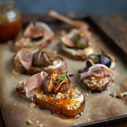Roast fig tartines with blue cheese recipe