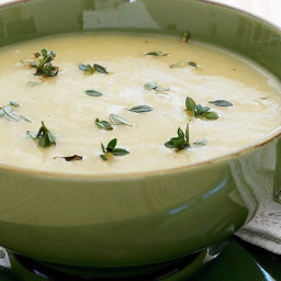 Roast garlic, potato and leek soup