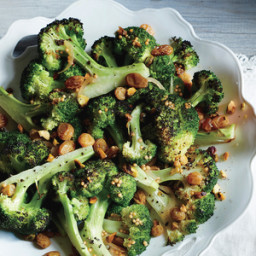 roasted-broccoli-with-pistachios-and-pickled-golden-raisins-1442744.jpg