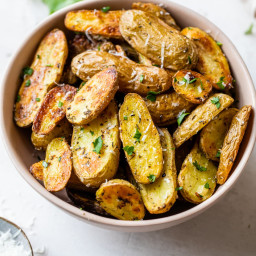 Roasted Fingerling Potatoes {Easy & Crispy} – WellPlated.com