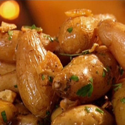 roasted-garlic-fingerling-potatoes-2039663.jpg