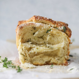 roasted-garlic-parmesan-herb-pull-apart-bread-2032768.jpg