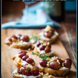 roasted grape crostini with goat cheese and waluts